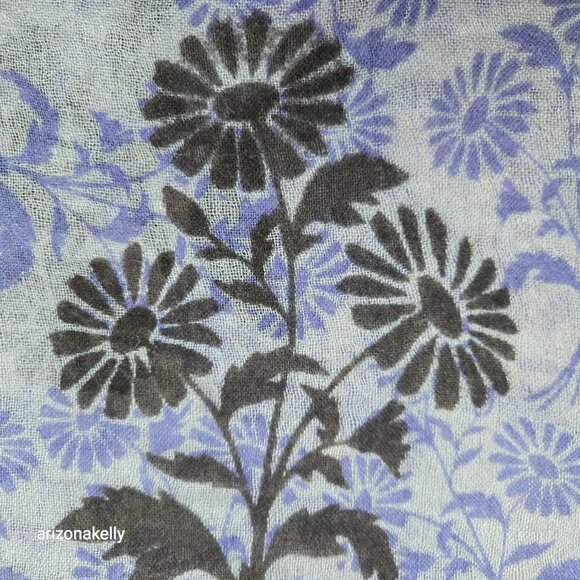 Cashmere Lightweight Scarf Floral Design - Picture 7 of 10